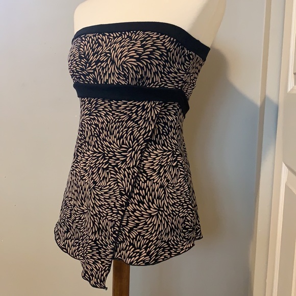 Sleeveless Asymmetrical Top with Tie in Back 🖤 - Picture 2 of 7